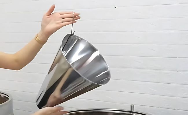 Phễu cắt tiết gà chuyên dụng