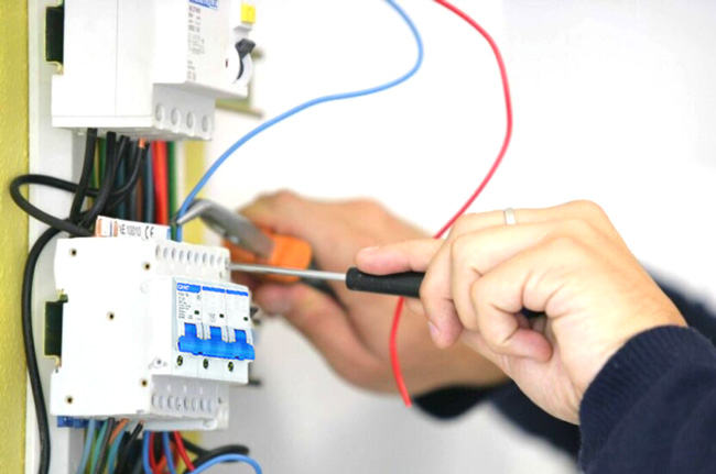 Kết nối với nguồn điện tương thích