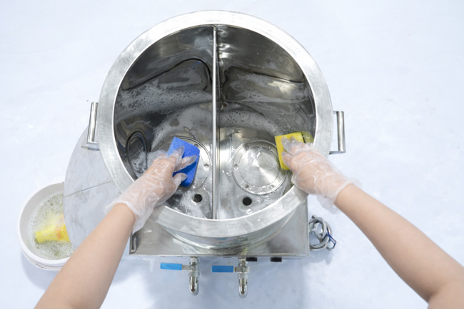 Vệ sinh mâm nhiệt nồi phở điện