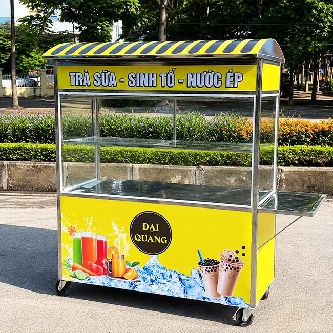 Kính trong suốt trưng bày topping bắt mắt