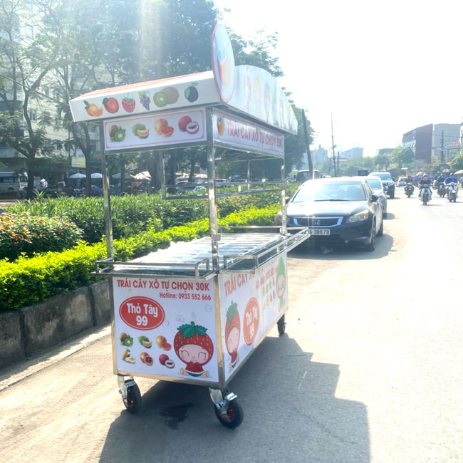 Bày bán trái cây nước ép linh hoạt