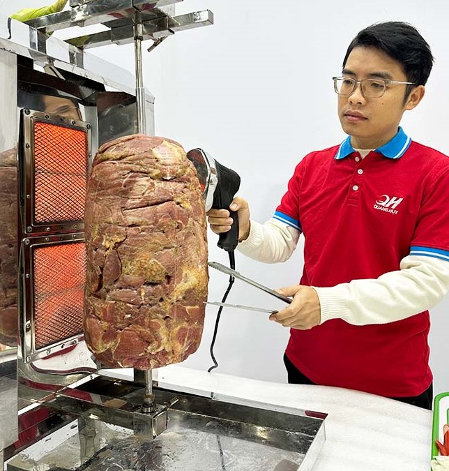 Chuản bị thịt trước khi ra điểm bán