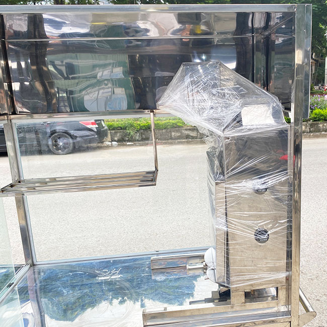 Không để nước đọng lâu trên bề mặt inox
