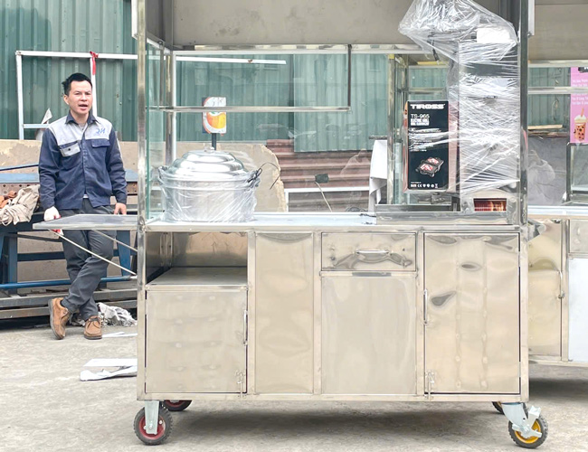 Khu Vực Trưng Bày Và Kính Chắn
