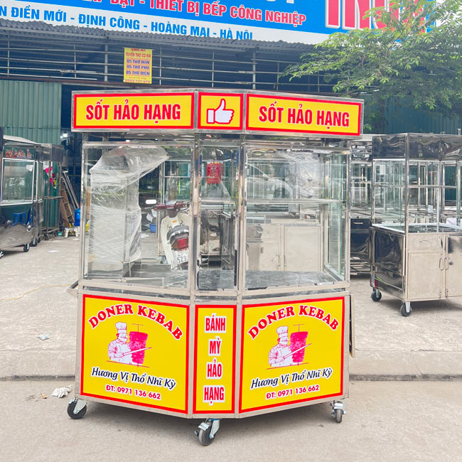 Mặt kính lục giác giúp khách quan sát toàn bộ quy trình chế biến