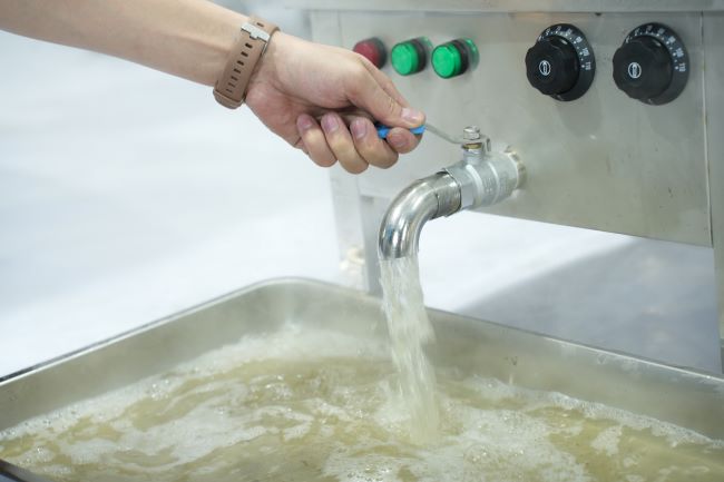 Xả nước thừa nồi phở điện 100L