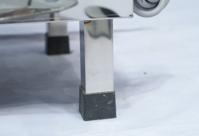 Chân đế vững chắc