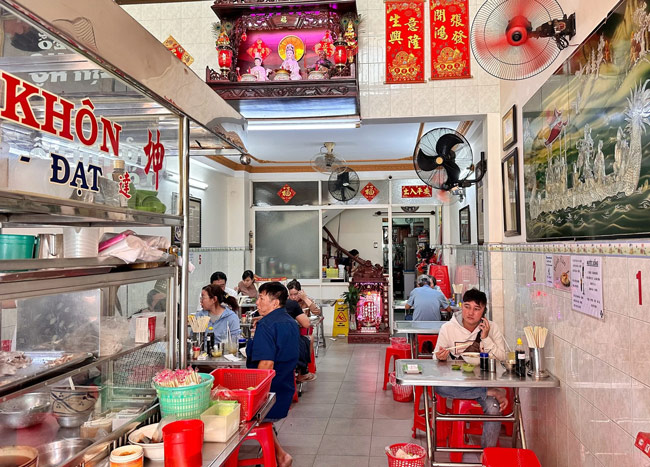 Quán hủ tiếu quy mô vừa và lớn