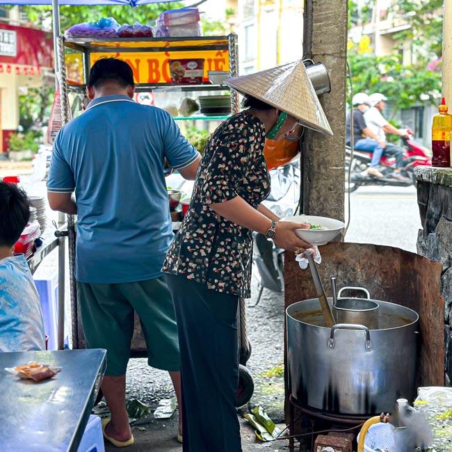 Tốn nhân công canh lửa liên tục