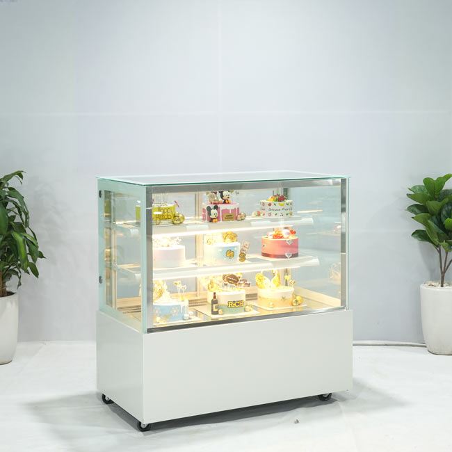 Trưng bày bánh đẹp ở mọi góc nhìn