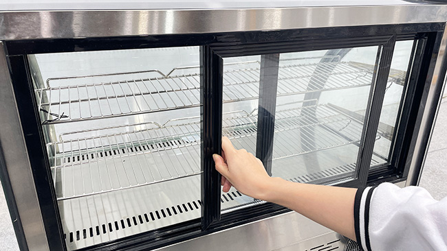 Tủ trưng bày bánh kem 90cm đầu tư hợp lý