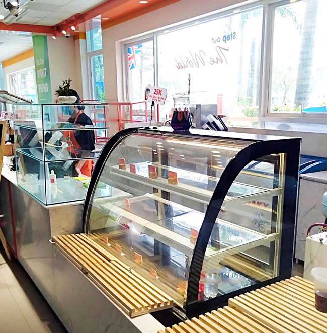 Tủ trưng bày bánh kem 90cm phù hợp với nhiều mô hình