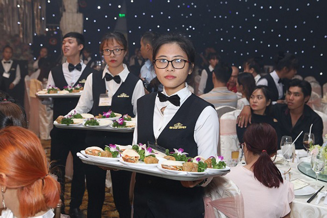 Tuyển Dụng Và Đào Tạo Đội Ngũ Nhân Sự
