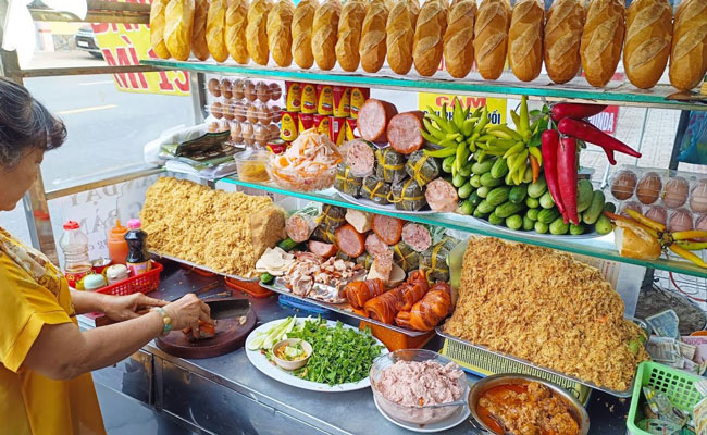 Bán đồ ăn vặt và thức ăn nhanh