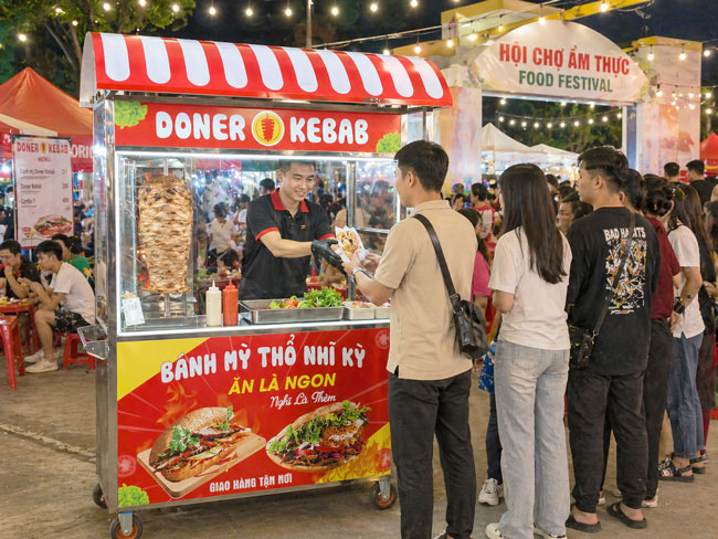 Xe bánh mì mái vòm Kebab 1m5 tại hội chợ