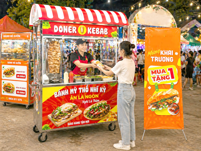 Thiết kế standee thu hút khách hàng