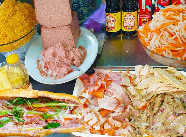 Bán Bánh Mì Thịt Nguội, Bánh Mì Chả Lụa