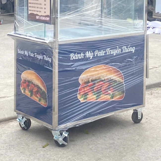 Bánh xe linh hoạt hỗ trợ di chuyển dễ dàng