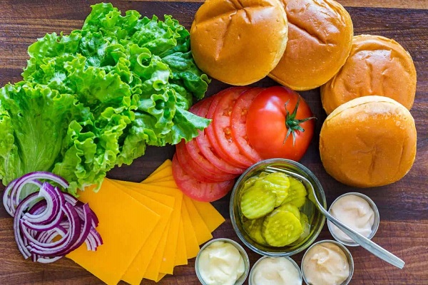 Chuẩn bị nguyên liệu trước giờ bán hàng