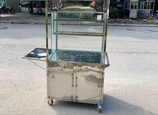 Khu vực bên trong xe bánh mì hamburger mái bằng 1m