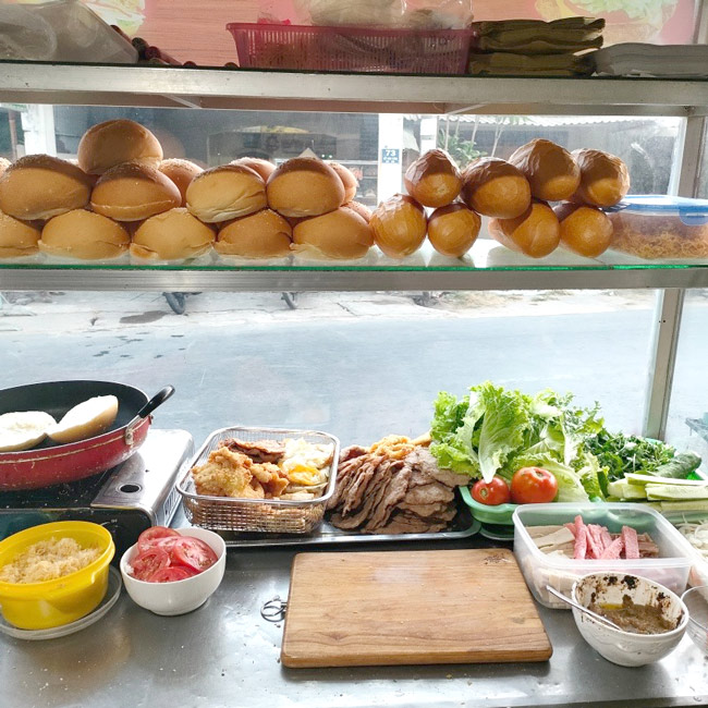Kinh doanh được nhiều món trên xe bánh mì 1m