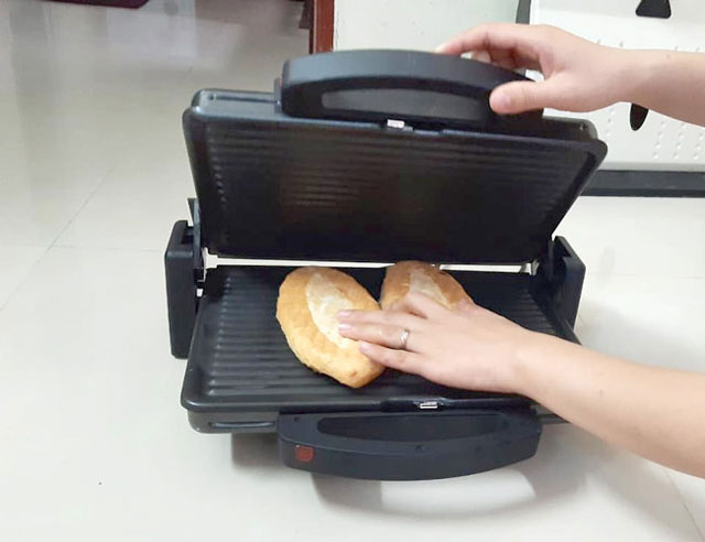 Máy ép bánh mì an toàn chế biến