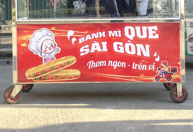 Bánh xe di chuyển linh hoạt