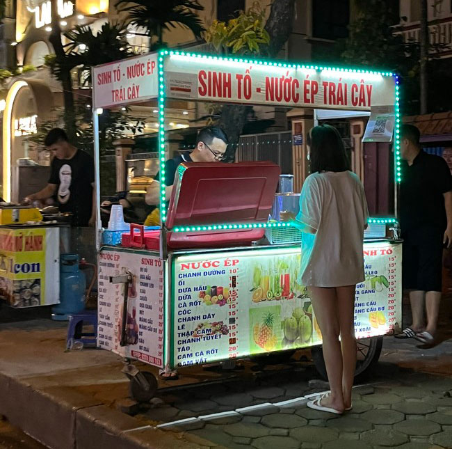 Xe Có Hỗ Trợ Gắn Đèn LED Và Bảng Hiệu Quảng Cáo Không?