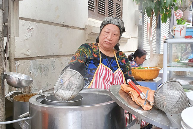 Nồi phở điện nấu phở an toàn