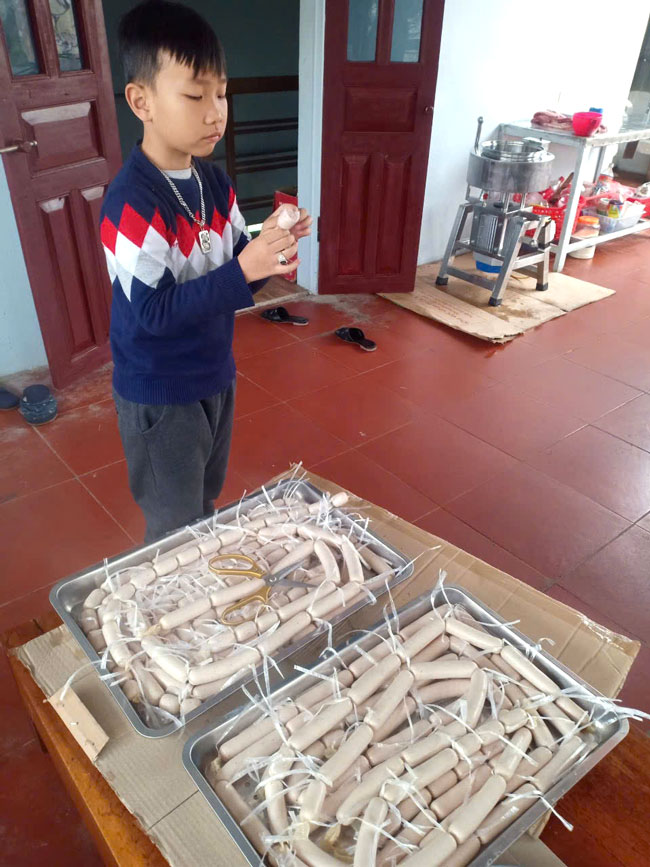 Tủ cơm mini hấp xúc xích