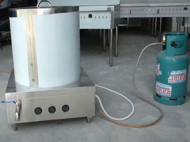 Van gas và dây dẫn nồi nấu phở gas