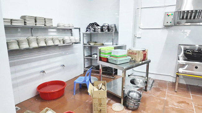 Vật dụng chia suất và trình bày món ăn