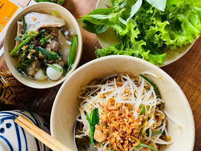 Bán hủ tiếu, mì, phở di động