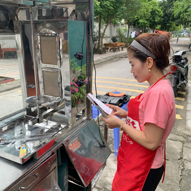 Khu Vực Chế Biến Và Lò Nướng Doner
