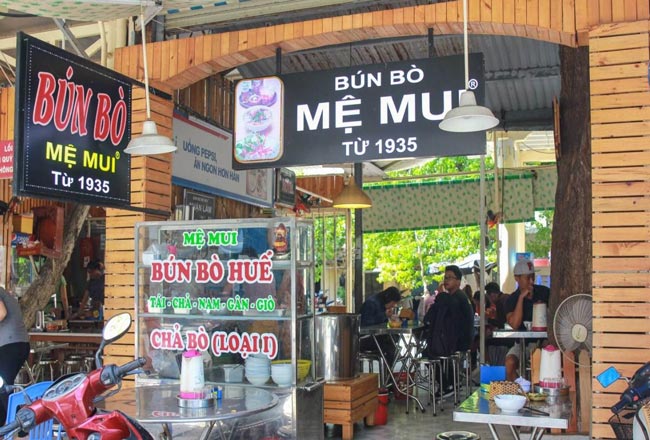 Bảng hiệu bún bò huế nên dùng chất liệu nào 