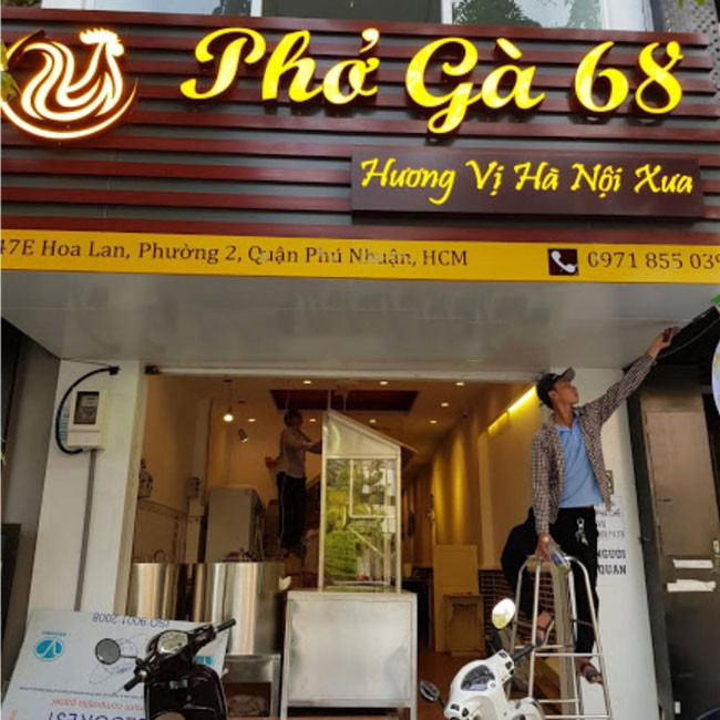 Bảng hiệu phở bằng gỗ mang phong cách mộc mạc