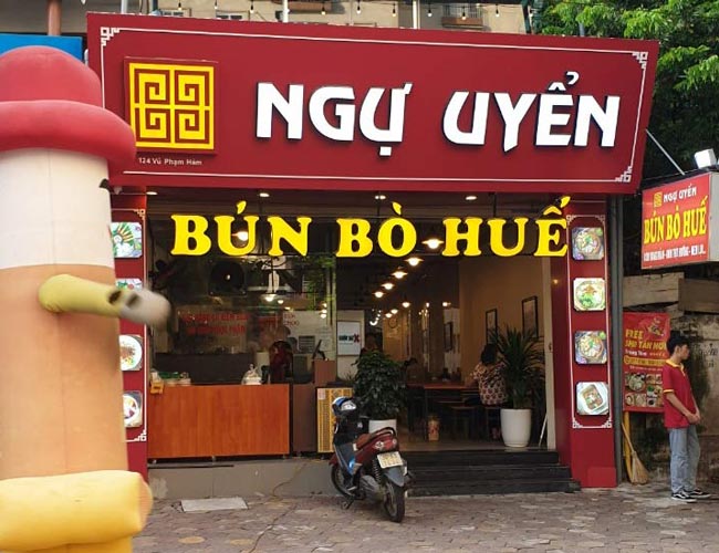 Vai trò của mẫu biển quảng cáo quán bún bò Huế