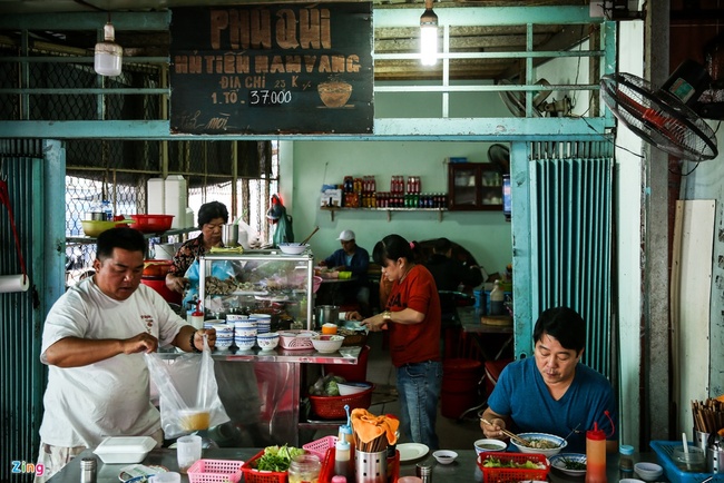 Tiền thuê nhân viên