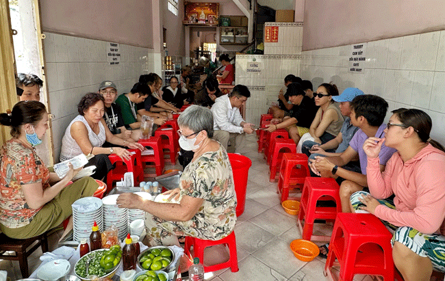 Có Nên Nhượng Quyền Quán Bánh Canh Hay Tự Xây Dựng Thương Hiệu