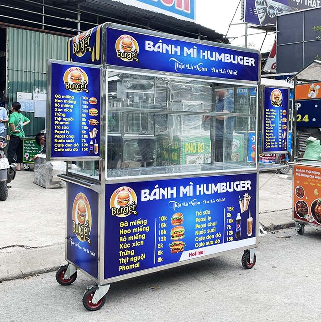 Mặt tiền rộng giúp khách hàng dễ dàng nhìn thấy