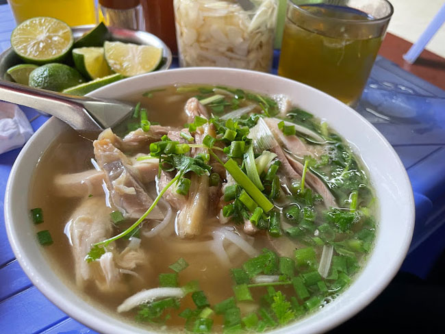 Phở đùi gà