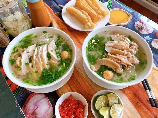 Quán phở gà ngon số 1 Hàng Điếu