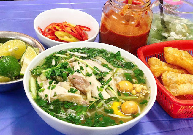 Phở gà lẫn