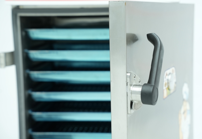 C&aacute;nh tủ cứng c&aacute;p v&agrave; d&agrave;y dặn