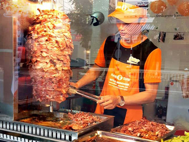 Nướng Thịt Vàng Đều Từ Ngoài Vào Trong