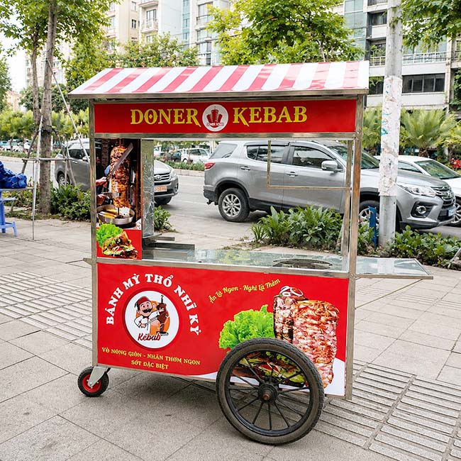 Xe bánh mì thiết kế mái chùa độc đáo