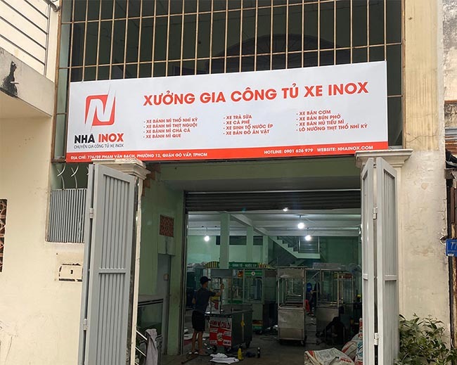 Đóng xe hủ tiếu tại xưởng Nhã Inox