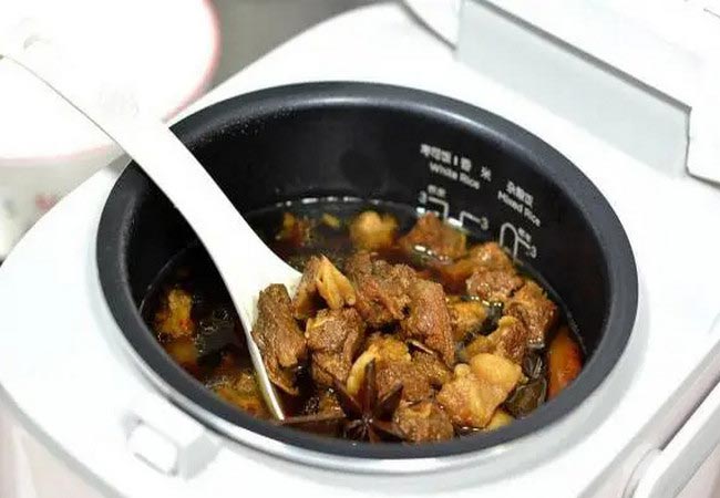 Dùng nồi cơm điện nấu gân bò
