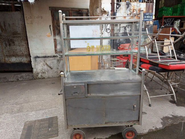 Inox, tủ kính và các bộ phận bên ngoài bị hư hỏng