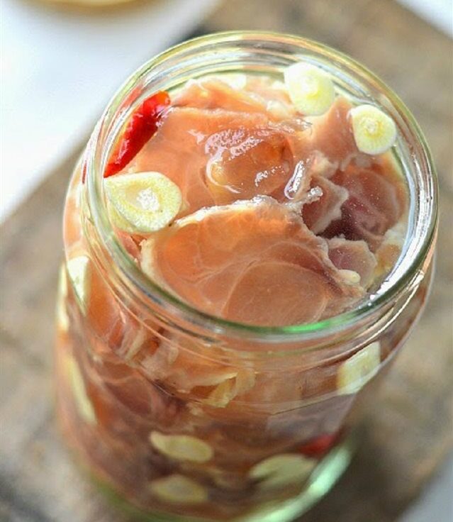 Sử dụng rượu trắng hoặc giấm